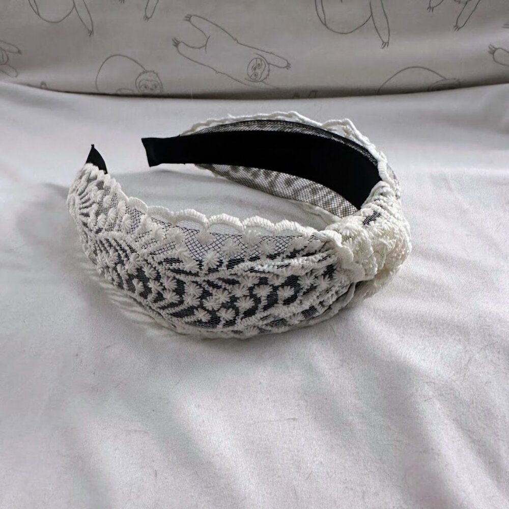NWOT Ivory Lace Knotted White & Black Stiff Headband from JC Penney - Picture 2 of 5